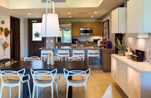 Herreras Condominio | Magnificent Golf Villa at Bahia Beach