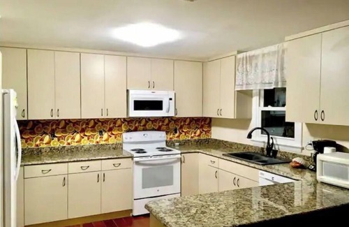 Country Club Estates Casa | Magnificent home walk to beach, restaurants, boardwalk. Owner has >50 reviews 5+