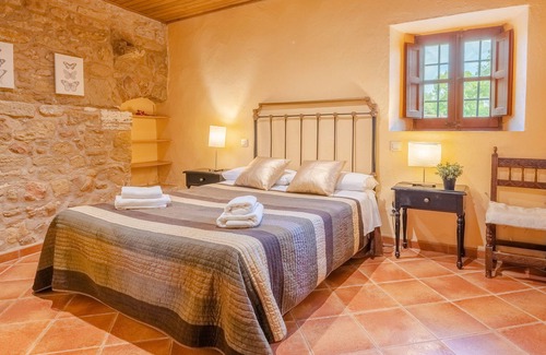 Vilamari Casa | Magnífica casa rodeada de campos y bosque. Piscina y gran porche con barbacoa