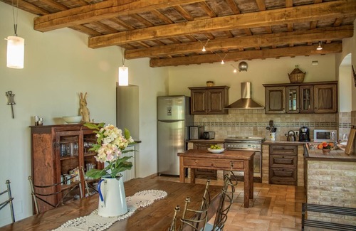 Arcevia Villa | Villa de piedra de lujo, cabaña independiente. Piscina privada. Excelente ubicación y vistas! Wifi