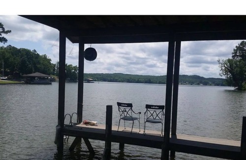 Chickamauga Lake Casa | Magnificent Lakeside Chickamauga Resort & Private Boat Dock. Pets ok, hot tub