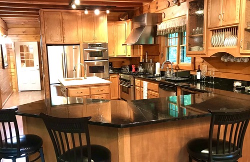 Hamlin Cabina | Magnificent Log Home Retreat in The Hideout!