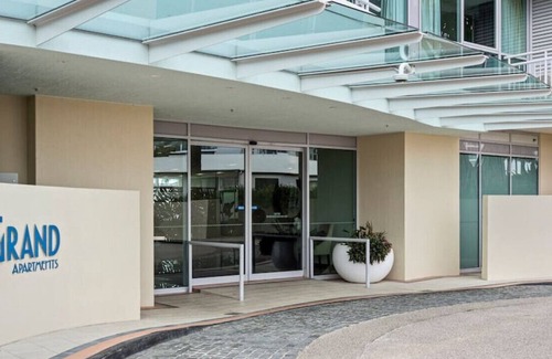 Labrador Apartamento | Magnificent Lux Broadwater 2BRM