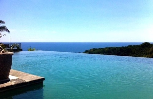 Temukus Villa | ¡Magnífica villa nueva y de lujo con gran piscina, personal e impresionantes vistas al mar!