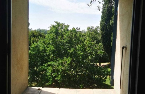 Orange Otro | Magnificent Mas provençal. Not overlooked, with swimming pool and large enclosed garden.