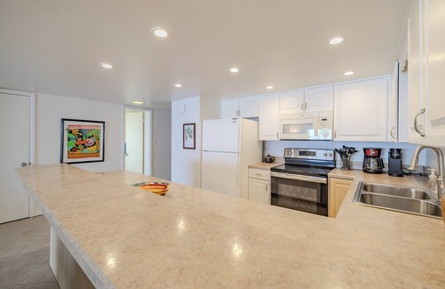 New Smyrna Beach Condominio | Magníficas vistas del océano esperan de este sexto piso, tres dormitorios, tres baños en el último piso frente al mar