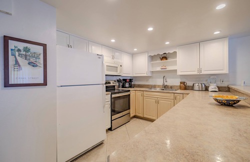 New Smyrna Beach Condominio | Magníficas vistas del océano esperan de este sexto piso, tres dormitorios, tres baños en el último piso frente al mar