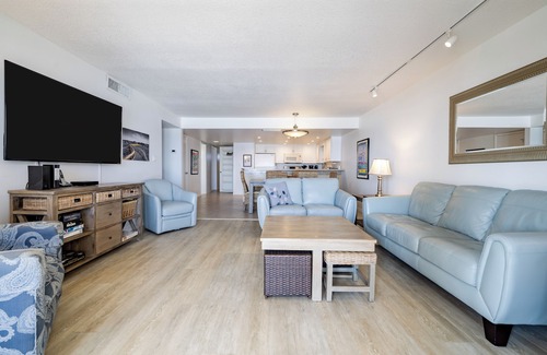 New Smyrna Beach Condominio | Magníficas vistas del océano esperan de este sexto piso, tres dormitorios, tres baños en el último piso frente al mar