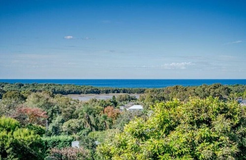 Wamberal Casa | Magnificent Ocean View - Bright, Spacious, Family and Pet Friendly