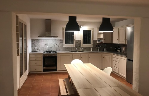 Bonnieux Casa | Magnífica propiedad que comprende casa con piscina y redil