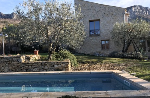 Beauvoisin Casa | Magnífica casa de campo provenzal con piscina, bar y cine. 14-18 pax con 4 estrellas