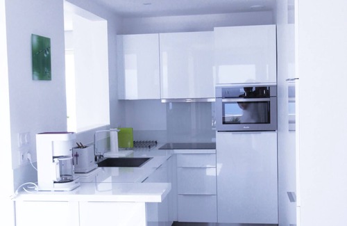 Bandol Apartamento | APARTAMENTO DE DISEÑO DE 4 ESTRELLAS EN BANDOL, AIRE ACONDICIONADO, MAGNIFICA VISTA AL MAR Y PISCINA