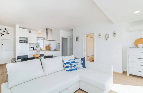 Alporchinhos Apartamento | Magnificent Senhora da Rocha sea view apartment