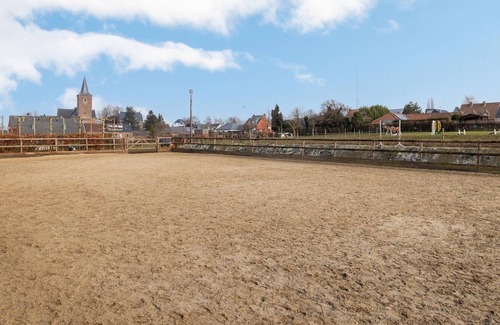 Velm Casa | Magnífica finca cuadrada en la hermosa región de las flores.
