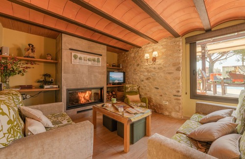 Vilabertran Casa | Magnífica casa de pueblo con piscina, jardín y amplia terraza con vistas!
