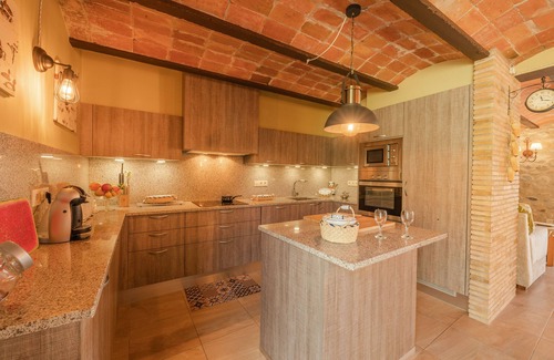 Vilabertran Casa | Magnífica casa de pueblo con piscina, jardín y amplia terraza con vistas!