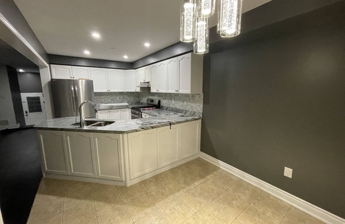 Churchill Meadows Casa | Magnificent TownHouse in the heart of Mississauga .