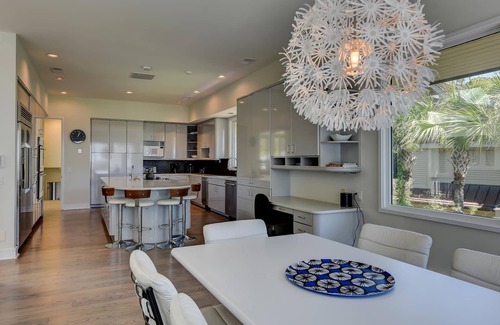 Sea Pines Casa | Magnificent & Spacious 6-Bdrm home w/ Private Pool, just steps from Beach