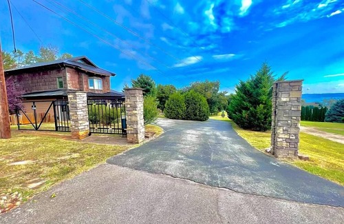 Dandridge Casa | Magnificent views from “Dolly’s Room”