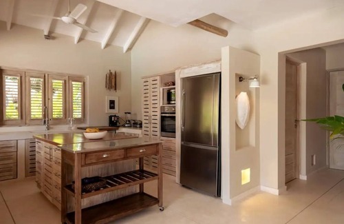 Las Terrenas Villa | Magnificent villa on Coson beach with separate bungalow