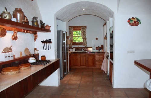 Casares Villa | Magnífica villa con jardines y piscina en Costa del Sol, cerca de golf y del mar