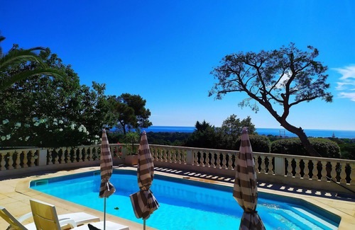 Antibes Villa | Magnífica villa con vista panorámica al mar.
