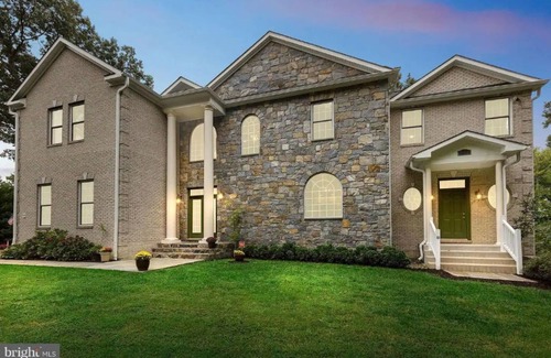 Dowell Casa | Magnificent Water Front Property
