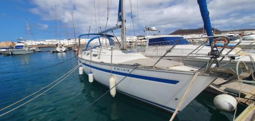 Caleta de Sebo Alquiler De Eote | Magnifico barco en La Graciosa