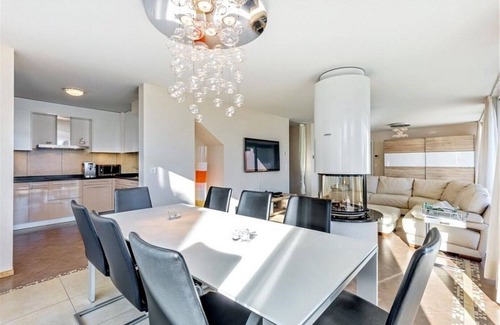 Montreux Casa | Magnifique 4BR Villa avec Lake View