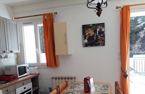 Greoux-les-Bains Casa | Magnifique Appartement T2: Rez de Jardin