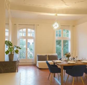 Pezenas Apartamento | Magnifique appartement cours Jean Jaurès Climatisée