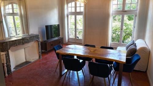 Pezenas Apartamento | Magnifique appartement cours Jean Jaurès Climatisée