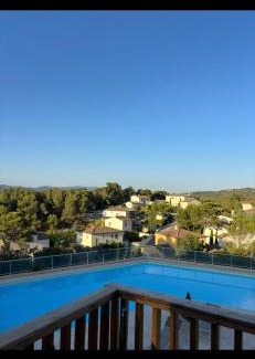 Mallemort Apartamento | Magnifique appartement lumineux avec piscine