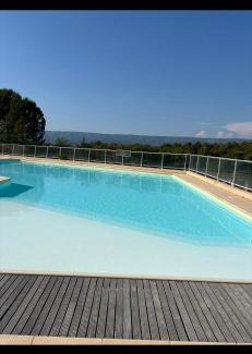 Mallemort Apartamento | Magnifique appartement lumineux avec piscine
