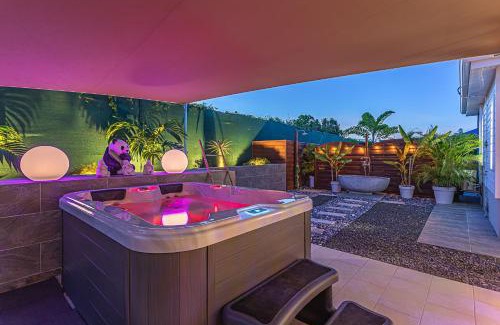 Le Moule Casa | Magnifique Bungalow et Jacuzzi au cœur des plages