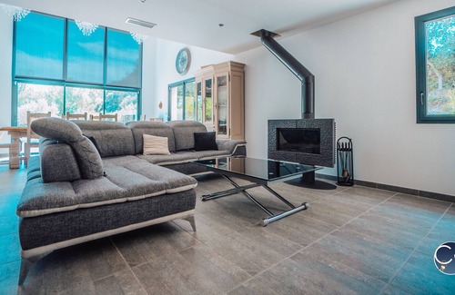 Suze-la-Rousse Villa | Magnifique Loft Moderne Avec Piscine et Jacuzzi