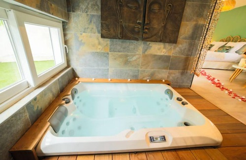 Les Baumettes Apartamento | Magnifique Maison O Balinais spa Piscine Privative