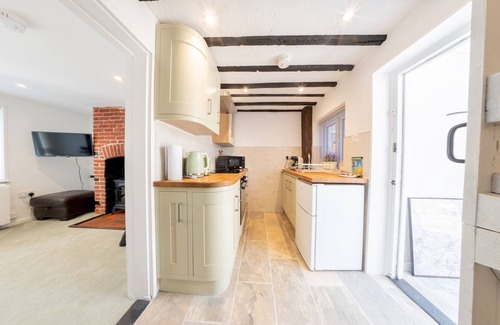 Great Leighs Casa | Magnolia Cottage, your cosy Getaway! | Pass the Keys