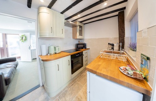 Great Leighs Casa | Magnolia Cottage, your cosy Getaway! | Pass the Keys