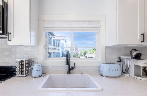 Alki Cabaña | Magnolia Cottage near West Seattle's Alki Beach