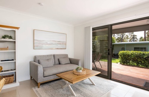 Erowal Bay Casa | Magnolia Cottage - Pet Friendly - 5 Mins Drive to Hyams Beach