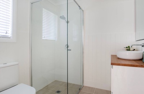 Erowal Bay Casa | Magnolia Cottage - Pet Friendly - 5 Mins Drive to Hyams Beach