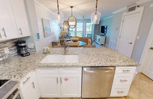 Holiday Isle Condominio | Magnolia House 103 2 Bedroom Condo by RedAwning