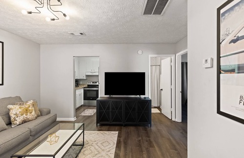 Auburn Apartamento | Magnolia Linen Co #8 - DISCOUNTED NO PARKING INCLUDED