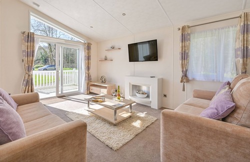 Saltash Cabina | MAGNOLIA LODGE, family friendly, with hot tub in Saltash