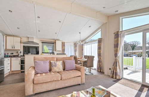 Saltash Cabina | MAGNOLIA LODGE, family friendly, with hot tub in Saltash