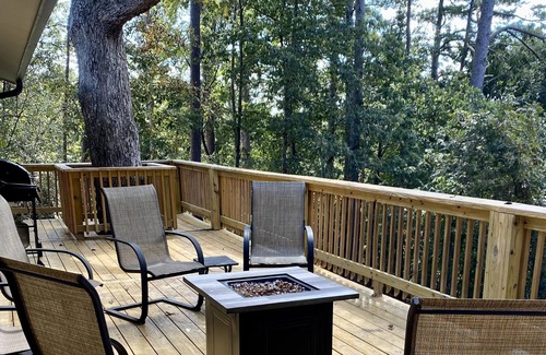 Beaver Shores Casa | Magnolia manor entire house - 3 bdrm-Beaver Lake, AR
