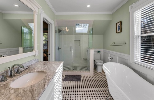 Greensboro Casa | Magnolia Manor - Private Backyard - Close to Downtown