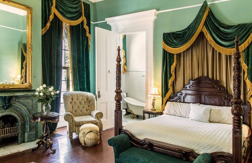 Lower Garden District Hotel | Magnolia Mansion