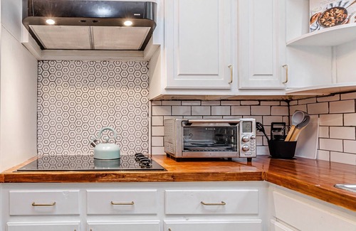 Fondren Casa | Magnolia Paradise in Fondren! Close to Shops, Eatery & Hospitals